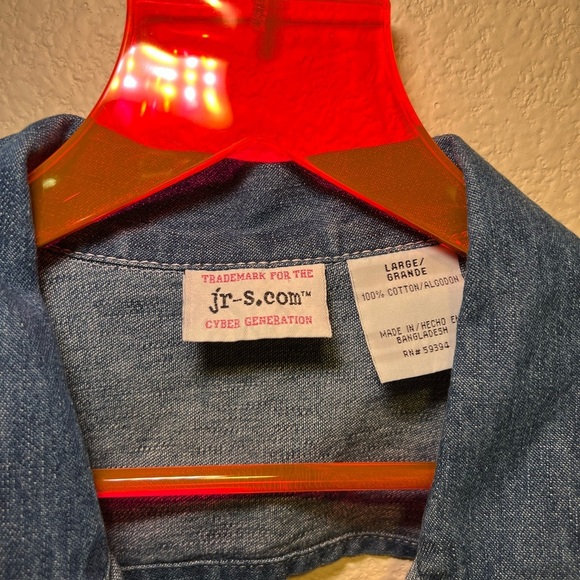 Denim Sleeveless Button-Up Top - Picture 3 of 4